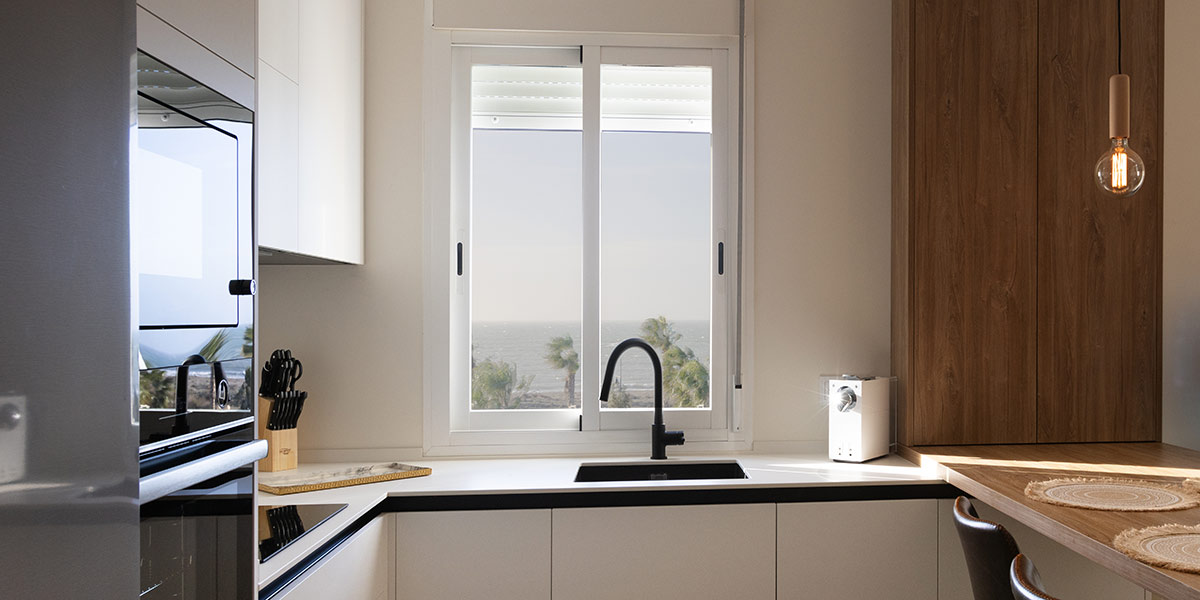 Apartamento de Merche y Paco: interiorismo frente al mar.