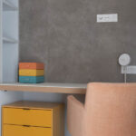 12179 Almerimar escritorio a medida de hueco en pared en dormitorio juvenil