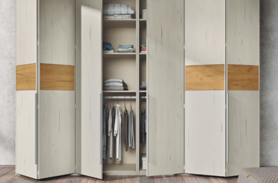 Armario de dormitorio de 2 puertas plegables de 300 x 235 x 60 cm con acabados en vivaldi y avellana. Disfruta de la adaptabilidad de este armario y ten una zona de guardado amplia y funcional en tu hogar. Armario de dormitorio Andria