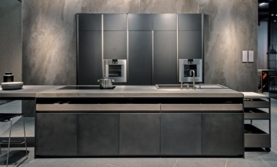 Encimera Vint es la perfecta mezcla de arena, piedra y agua; conseguimos así, esta maravillosa pieza que nos transmite serenidad en tonos cálidos, sencillez y delicadeza. Acabado natural en color Gris. Disponible en 4, 6, 12 y 20 mm de espesor. Encimera INALCO modelo Vint