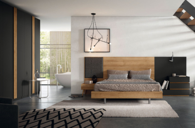 Composición que combina a la perfección los colores canela, gris oscuro y petrol. Las mesillas apilables se coordinan con el cabecero
jugando con el tapizado en una de las alas. La elegancia al servicio de la sencillez. Cabezal 161 x 118,1 x 4 cm. Ala 60,2 x 118,1 x 4 cm. Ala de
100,2 x 118,1 x 4 cm. Bancada para colchón de 150 x 190 cm. Mesita de 2 módulos de 60 x 19 x 42 cm. y 1 módulo 100 x 19 x 42 cm. Mesita de un
cajón 60 x 35,6 x 43 cm. Armario 302 x 240 x 61,5 cm. Dormitorio Faro II